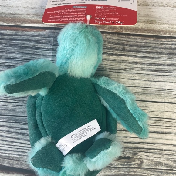 KONG SoftSeas Turtle Dog Toy | Small | Crinkle & Squeak Plush - Picture 4 of 7